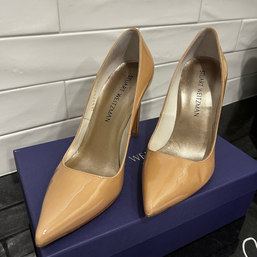 Stuart Weitzman Tan Patent Leather Heels - Picture 4 of 9